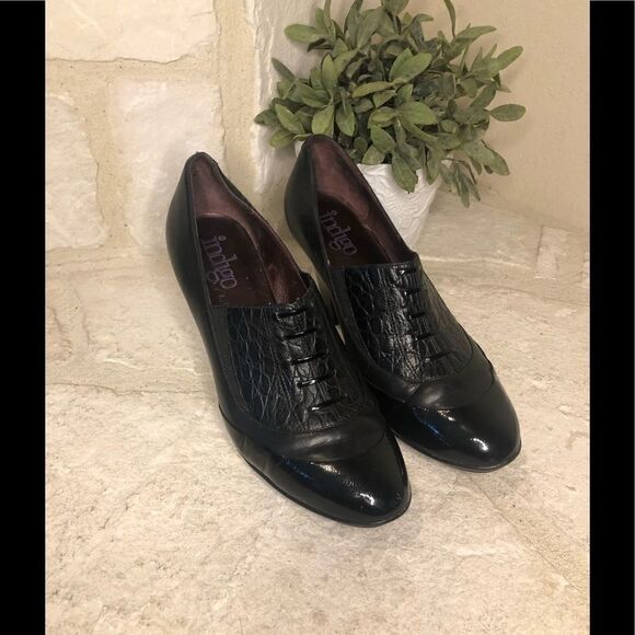 Indigo by Clarks black leather/patent leather low booties sz 10 - Picture 1 of 9